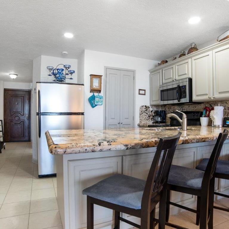 Beautiful 1BR/1BA Retreat with Panoramic Ocean Views - Casa - 6