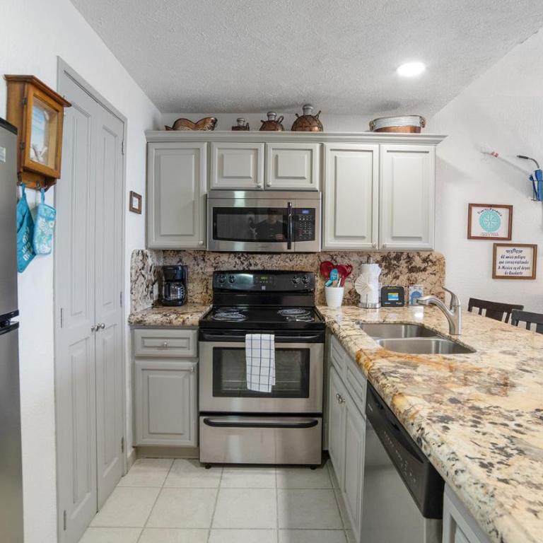 Beautiful 1BR/1BA Retreat with Panoramic Ocean Views - Casa - 8