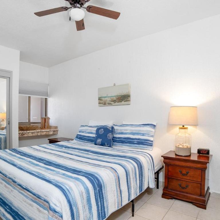 Beautiful 1BR/1BA Retreat with Panoramic Ocean Views - Casa - 11