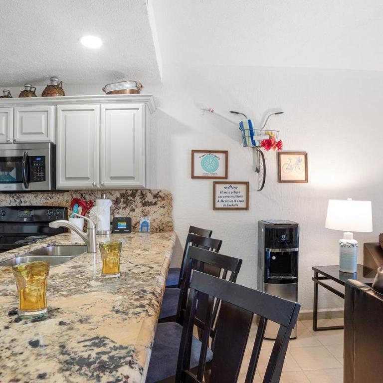 Beautiful 1BR/1BA Retreat with Panoramic Ocean Views - Casa - 14
