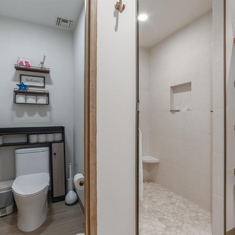 One 1403B: Beachfront Bliss Studio in Sandy Beach - Casa - 14