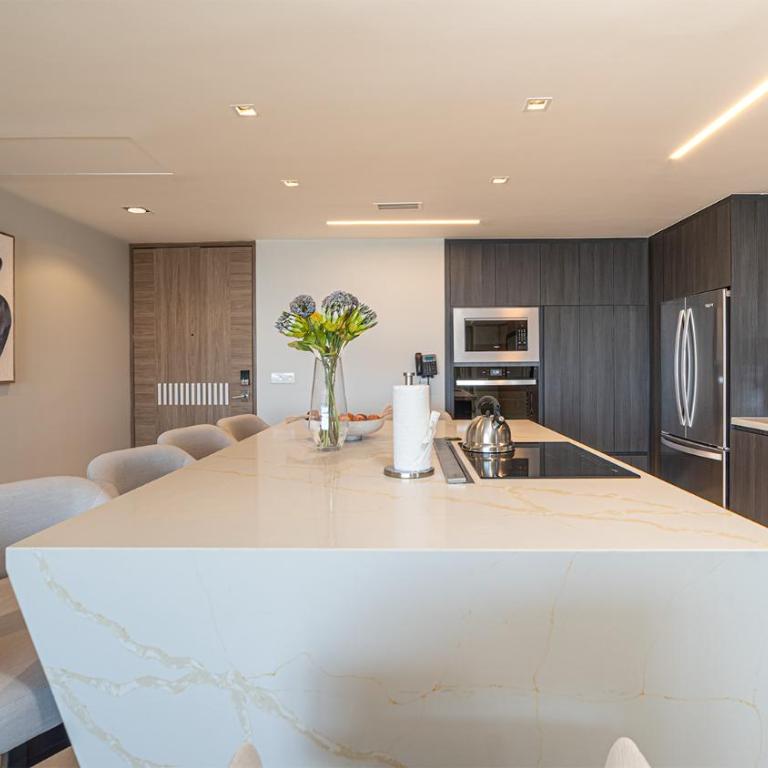 Beachfront Paradise 4BR/4BA Elegant Condo with Breathtaking Views - Casa - 3