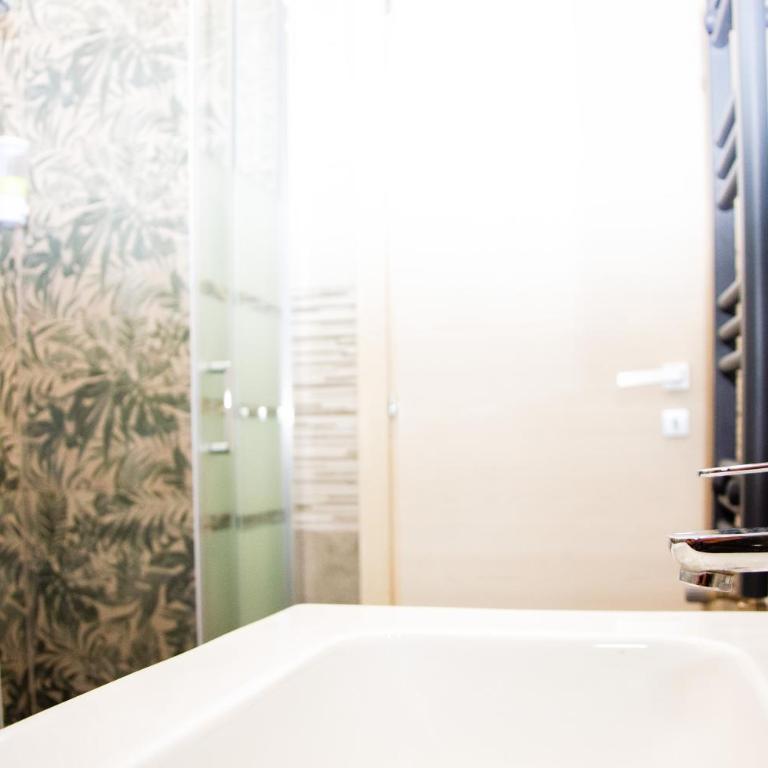 FraMiry Room Roma Camera privata con balcone - Camera Matrimoniale con Bagno Privato - 2