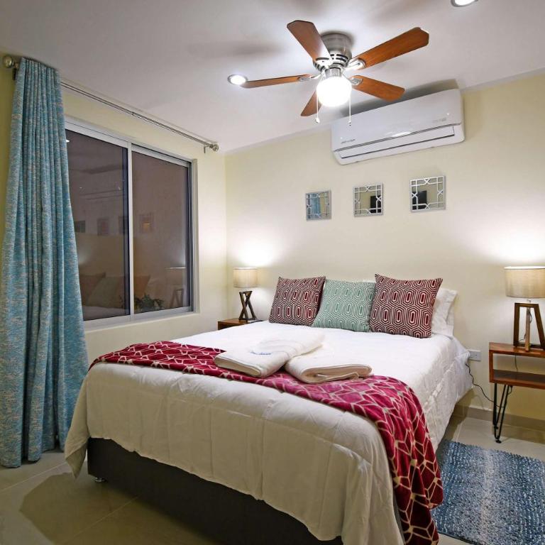 The Poolside Suite Downtown Access free parking on street - Apartamento - 4