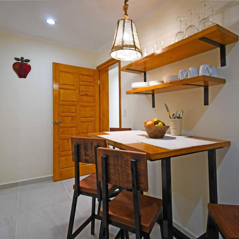 The Poolside Suite Downtown Access free parking on street - Apartamento - 8
