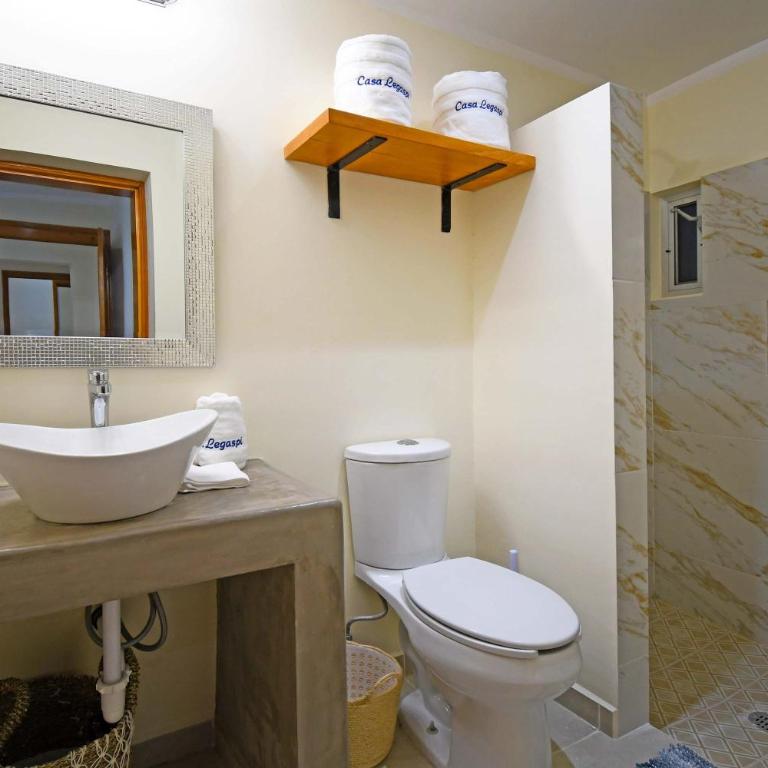 The Poolside Suite Downtown Access free parking on street - Apartamento - 15