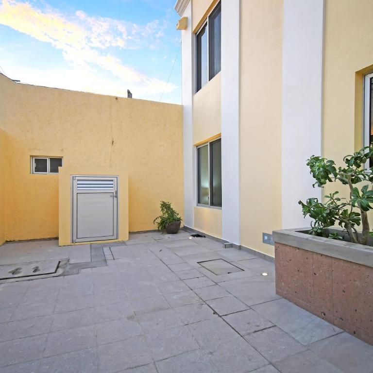 The Poolside Suite Downtown Access free parking on street - Apartamento - 24