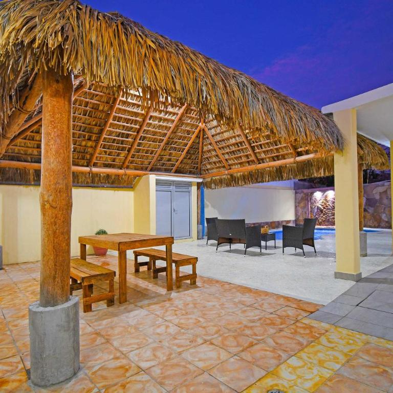 The Poolside Suite Downtown Access free parking on street - Apartamento - 23