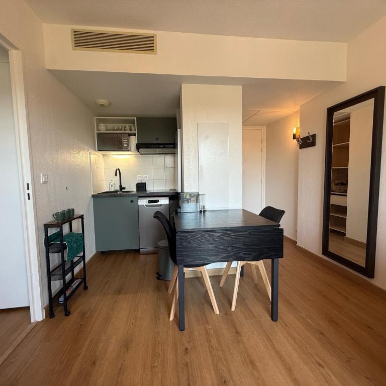 LApt du Golf — Vue Panoramique Piscine Clim - Appartement - 2