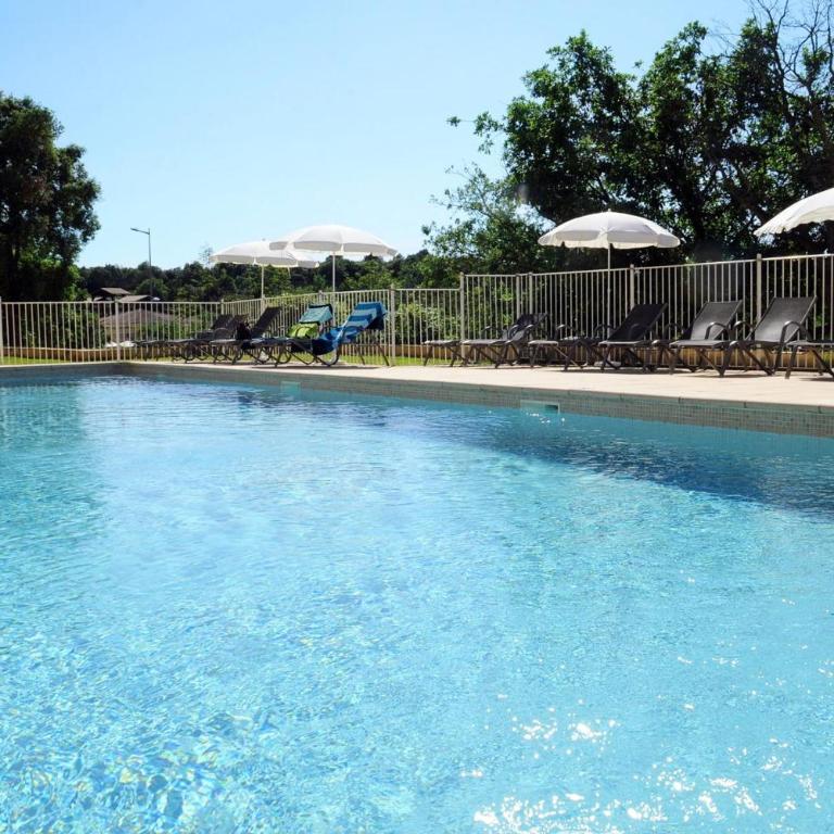 LApt du Golf — Vue Panoramique Piscine Clim - Appartement - 3