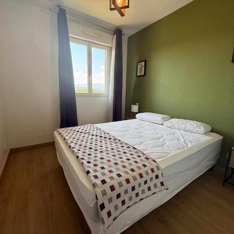 LApt du Golf — Vue Panoramique Piscine Clim - Appartement - 5