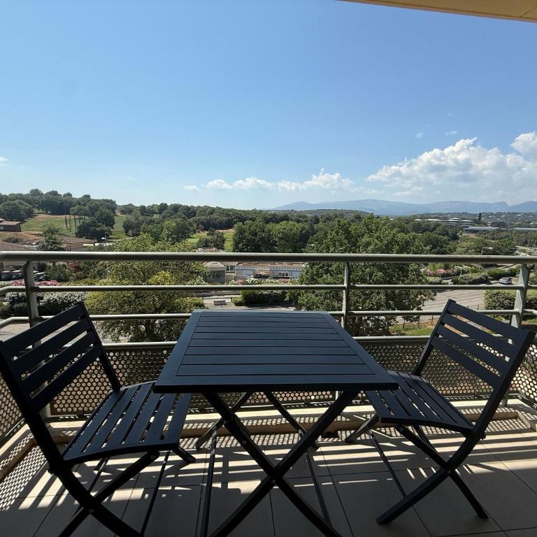 LApt du Golf — Vue Panoramique Piscine Clim - Appartement - 8