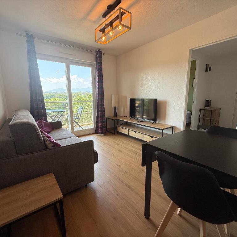 LApt du Golf — Vue Panoramique Piscine Clim - Appartement - 12