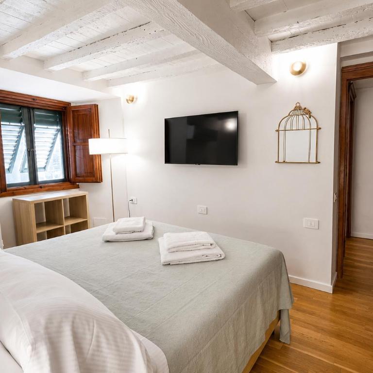 Guicciardini 28 - Three-Bedroom Apartment - 9