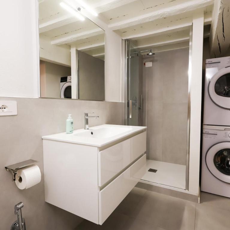 Guicciardini 28 - Three-Bedroom Apartment - 11