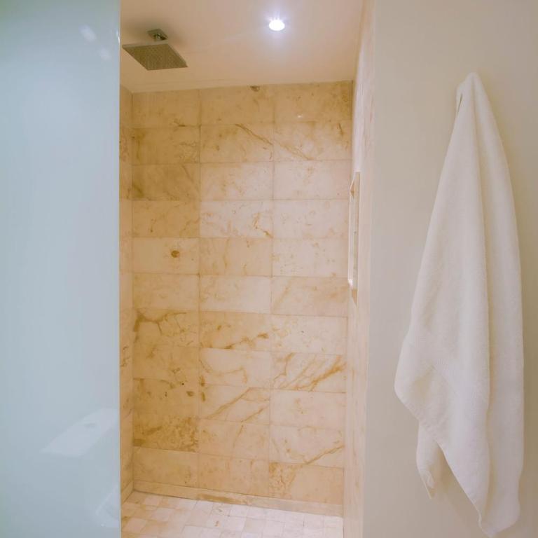 Prime location near 5th Avenue & beach - Apartment - 18