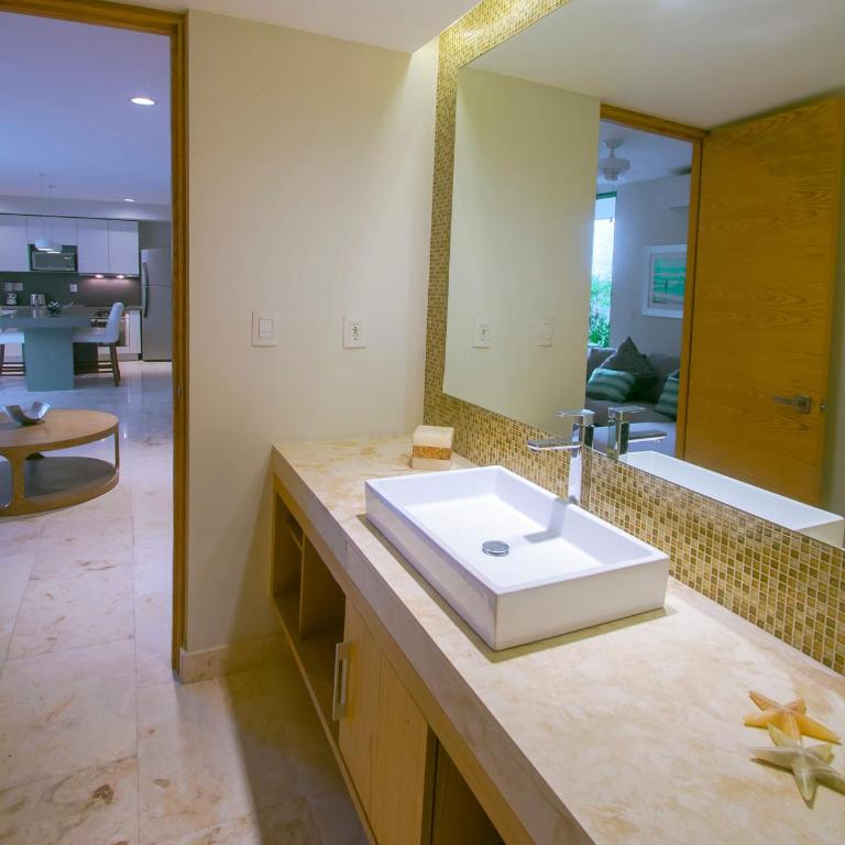 Prime location near 5th Avenue & beach - Apartment - 17