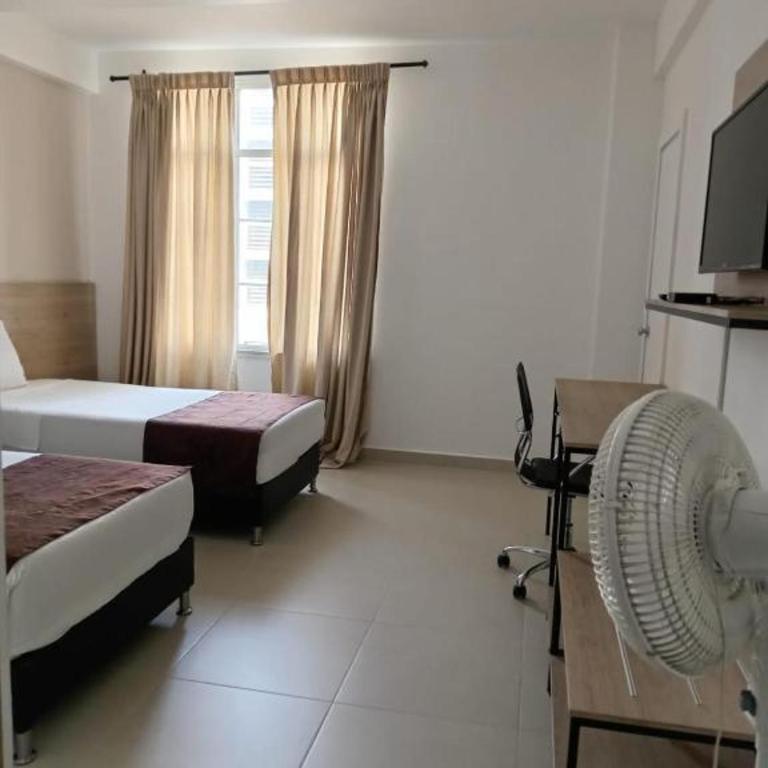Hotel Nutibara - Standard Double Room with Fan - 5