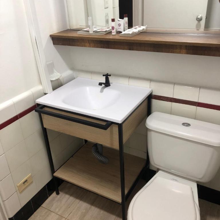 Hotel Nutibara - Standard Double Room with Fan - 7