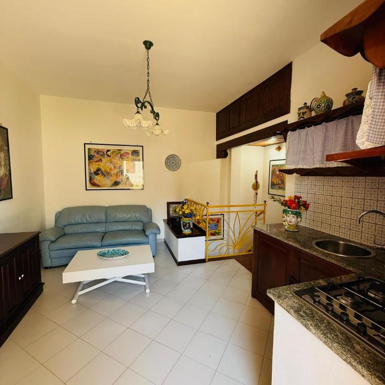 Il giardino del Falso Pepe - Three-Bedroom House - 17