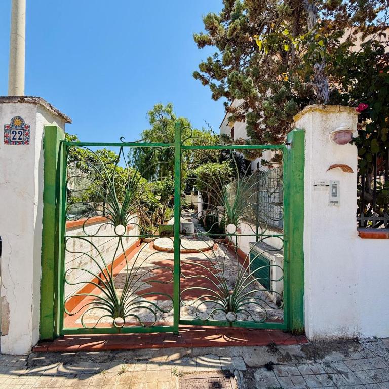 Il giardino del Falso Pepe - Three-Bedroom House - 1