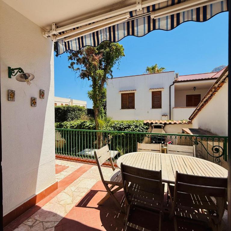 Il giardino del Falso Pepe - Three-Bedroom House - 14