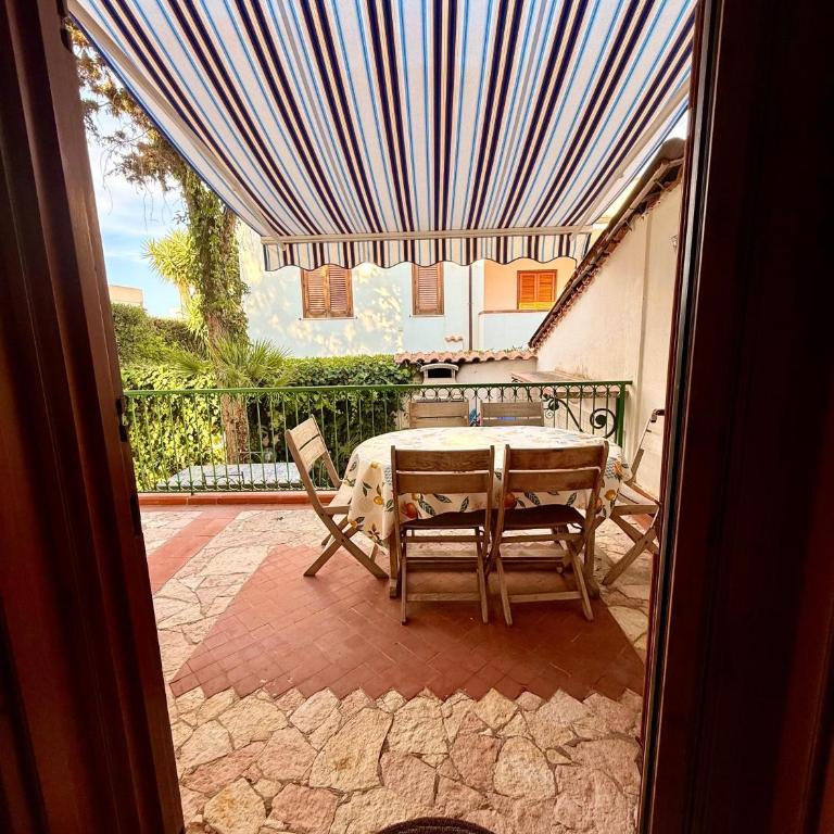 Il giardino del Falso Pepe - Three-Bedroom House - 13