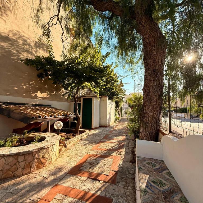 Il giardino del Falso Pepe - Three-Bedroom House - 7