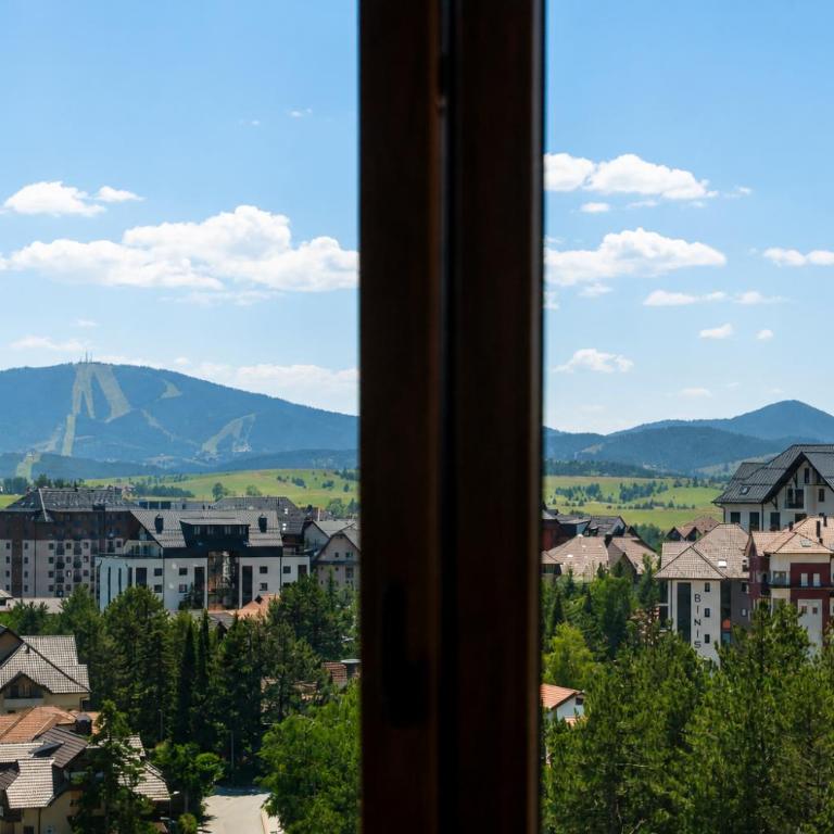 Luxury Apartment with View & Private Garage - Spa & Wellness at 21st Century Zlatibor Residence - Apartment mit 2 Schlafzimmern und Terrasse - 36