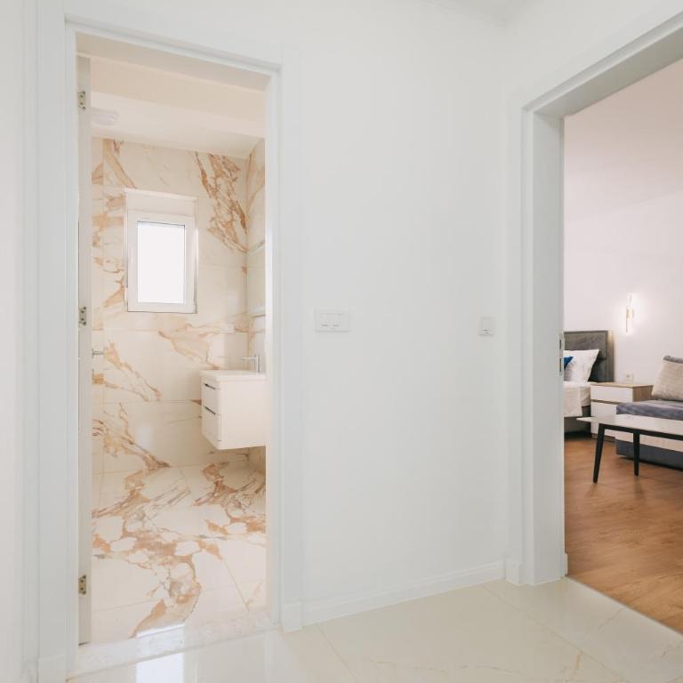 Dëshira Apartments - Dvokrevetna Soba sa Bračnim Krevetom - 12