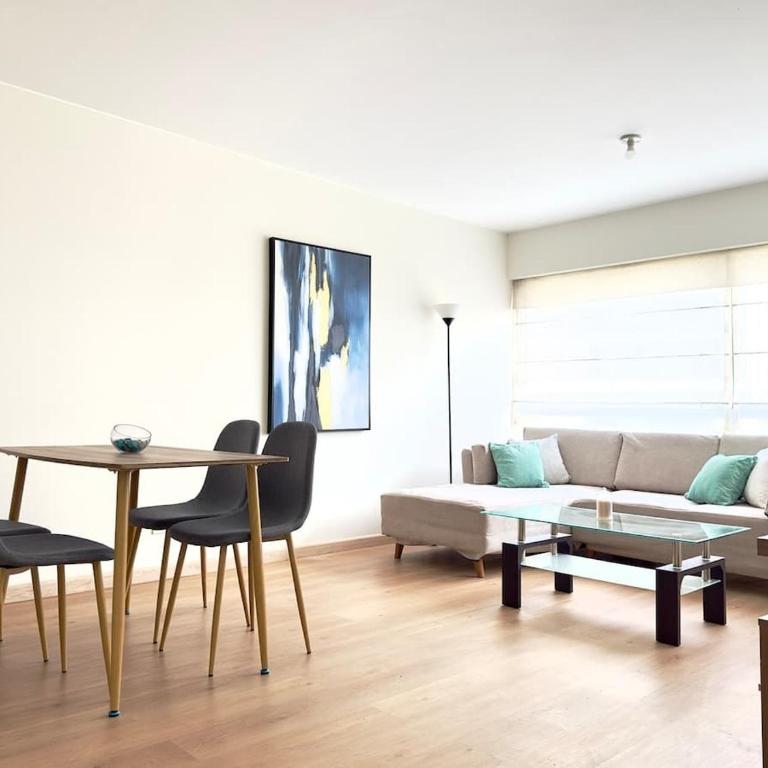 Sky Apartamento Sergio Bernales, parques y ciudad - Two-Bedroom Apartment - 2