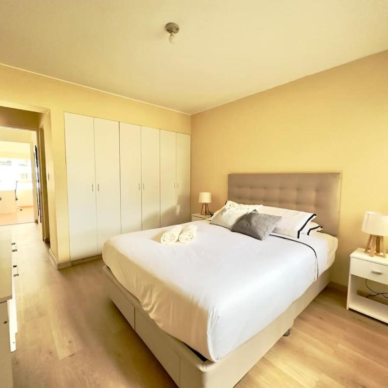 Sky Apartamento Sergio Bernales, parques y ciudad - Two-Bedroom Apartment - 3