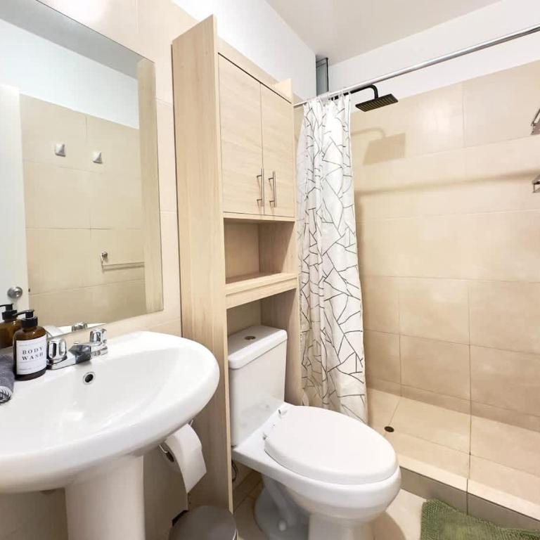Sky Apartamento Sergio Bernales, parques y ciudad - Two-Bedroom Apartment - 11