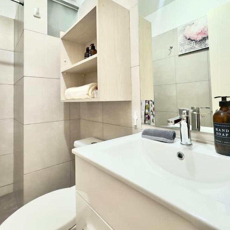 Sky Apartamento Sergio Bernales, parques y ciudad - Two-Bedroom Apartment - 14