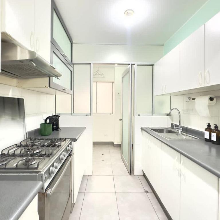 Sky Apartamento Sergio Bernales, parques y ciudad - Two-Bedroom Apartment - 17