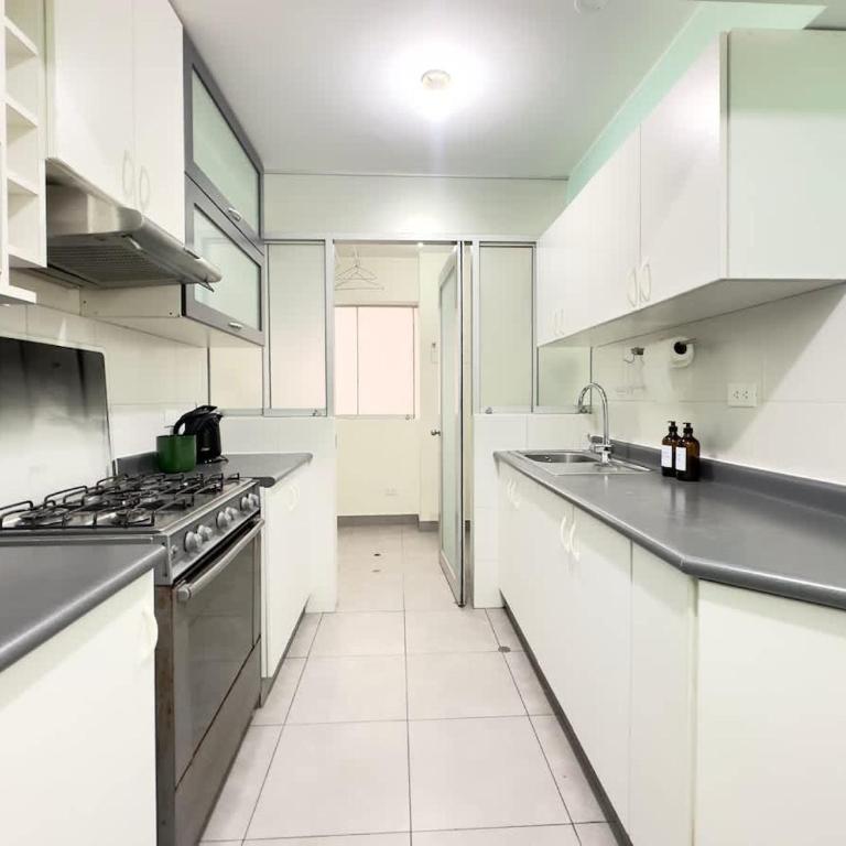 Sky Apartamento Sergio Bernales, parques y ciudad - Two-Bedroom Apartment - 18