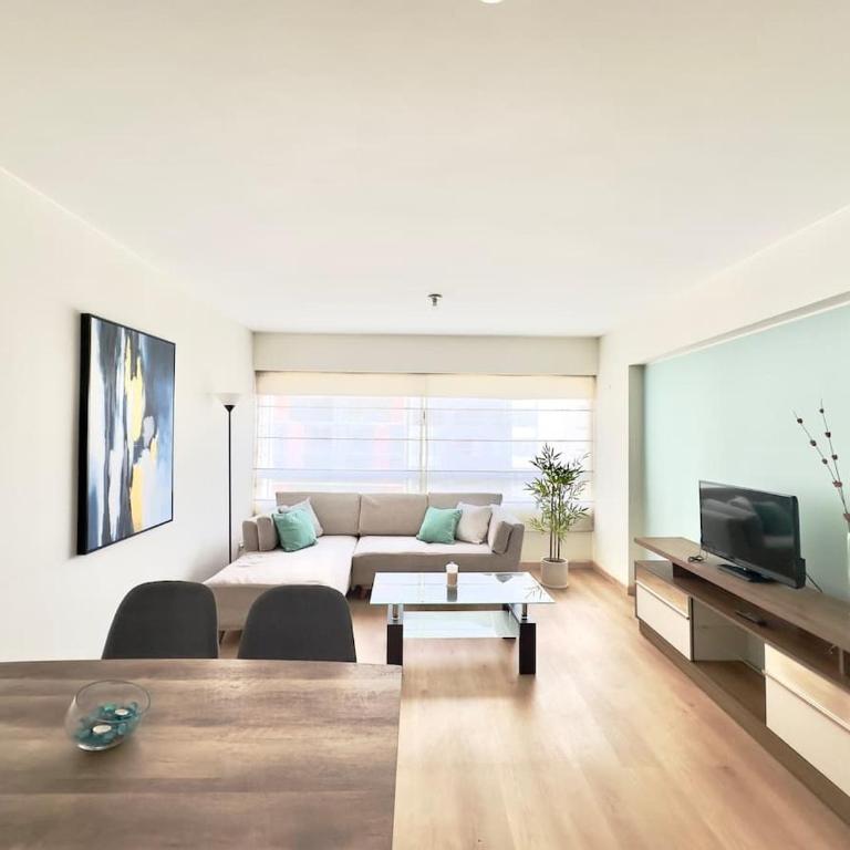 Sky Apartamento Sergio Bernales, parques y ciudad - Two-Bedroom Apartment - 22