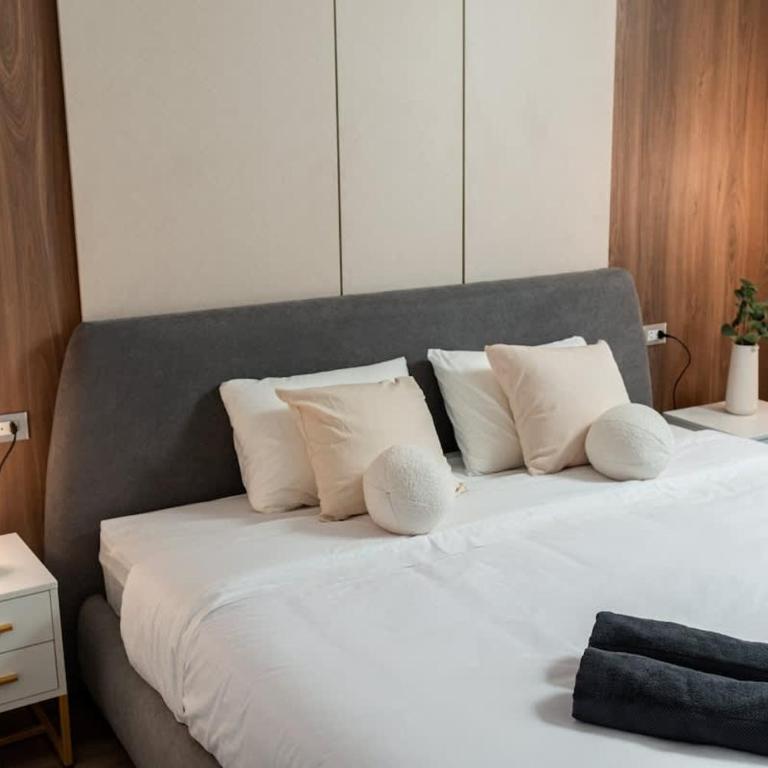 The Grand Residence Miraflores - Two-Bedroom Deluxe Apartment - 10