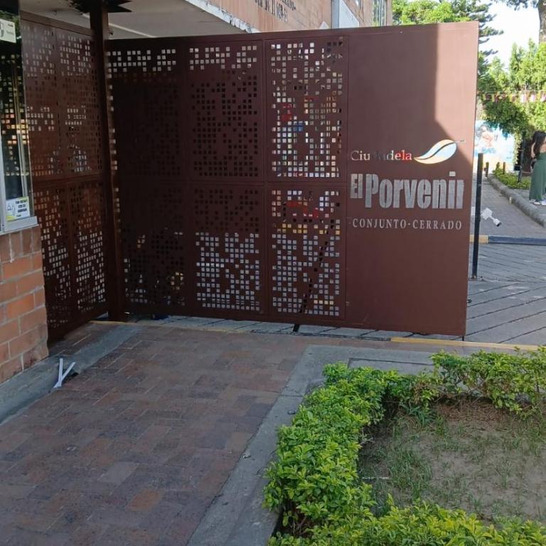 Apartamento en Ibagué, Tolima - Three-Bedroom Apartment - 2