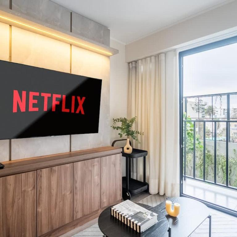 Modern Haven in Miraflores - Two-Bedroom Deluxe Apartment - 7