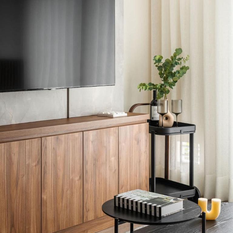 Modern Haven in Miraflores - Two-Bedroom Deluxe Apartment - 10