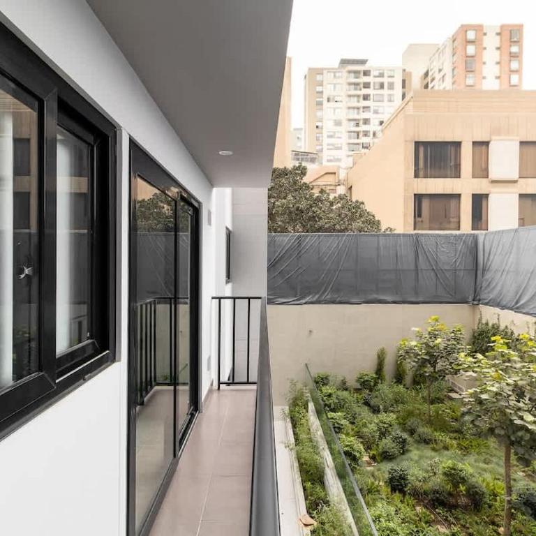 Modern Haven in Miraflores - Two-Bedroom Deluxe Apartment - 32