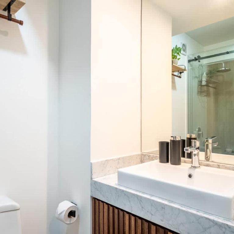 Modern Haven in Miraflores - Two-Bedroom Deluxe Apartment - 58