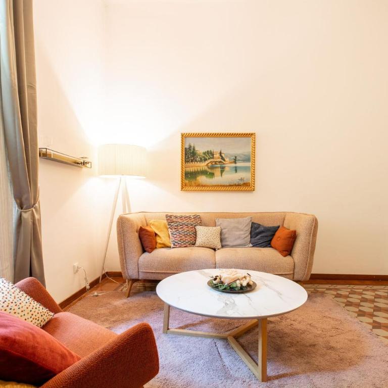 Caracciolo - Elegante Bilocale • Ascensore • Metro Vicina • Wi-Fi - Apartment - 5