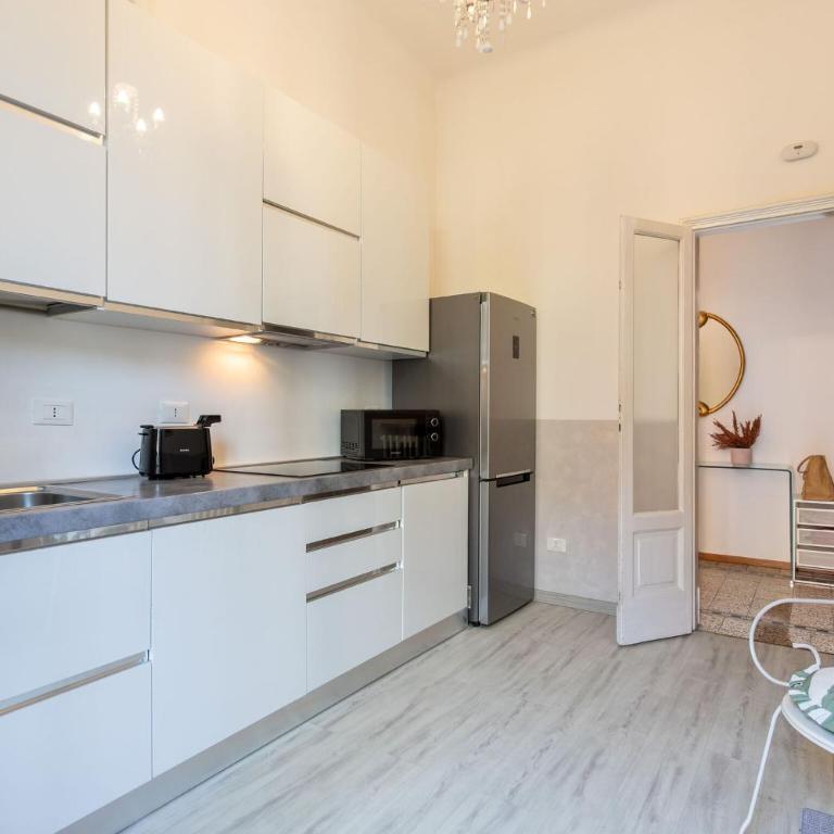 Caracciolo - Elegante Bilocale • Ascensore • Metro Vicina • Wi-Fi - Apartment - 9