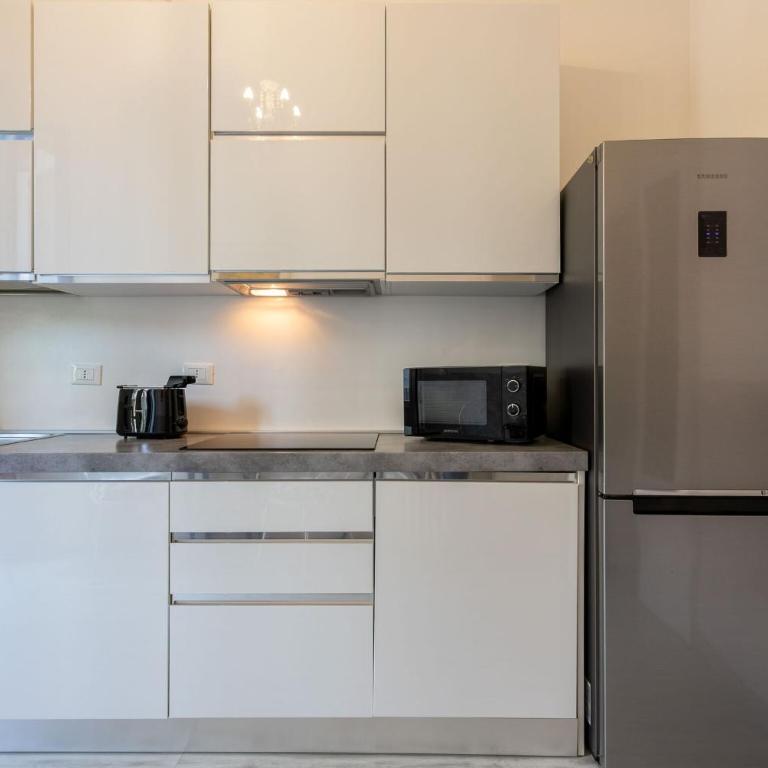 Caracciolo - Elegante Bilocale • Ascensore • Metro Vicina • Wi-Fi - Apartment - 11