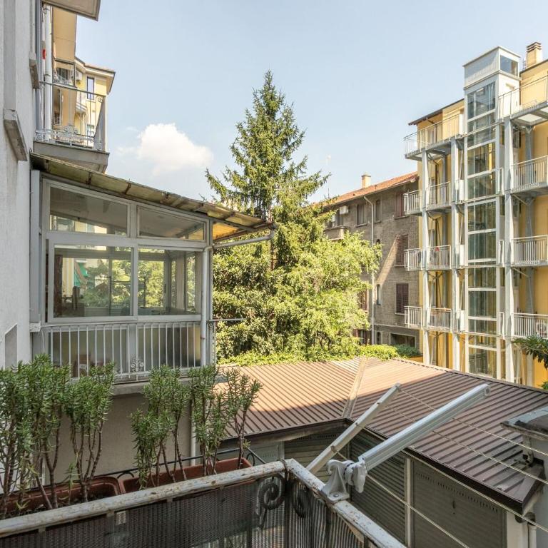 Caracciolo - Elegante Bilocale • Ascensore • Metro Vicina • Wi-Fi - Apartment - 16