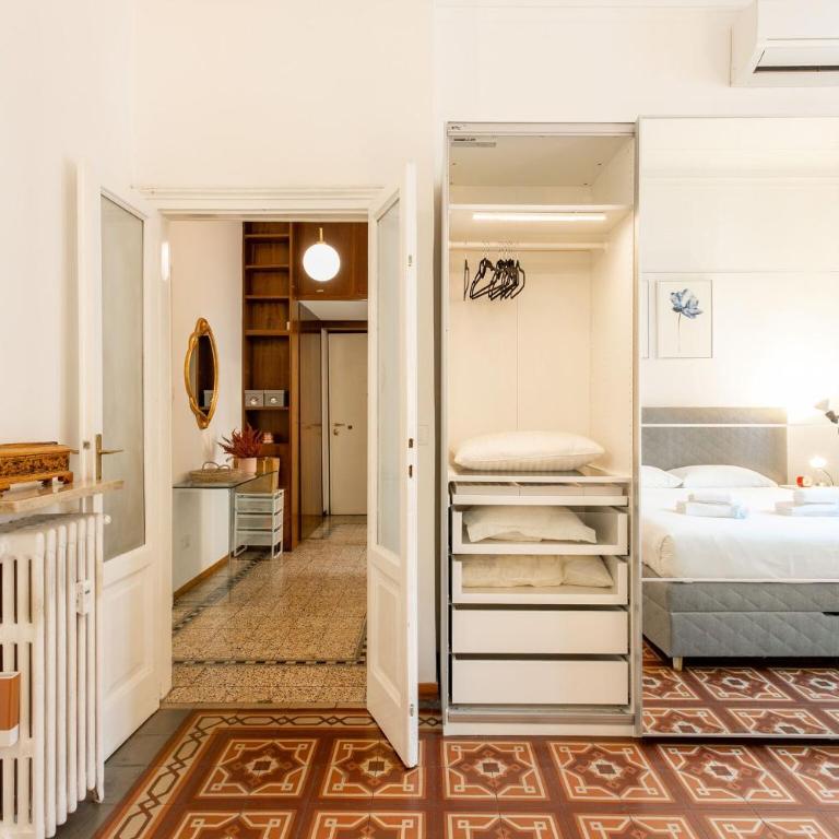 Caracciolo - Elegante Bilocale • Ascensore • Metro Vicina • Wi-Fi - Apartment - 22