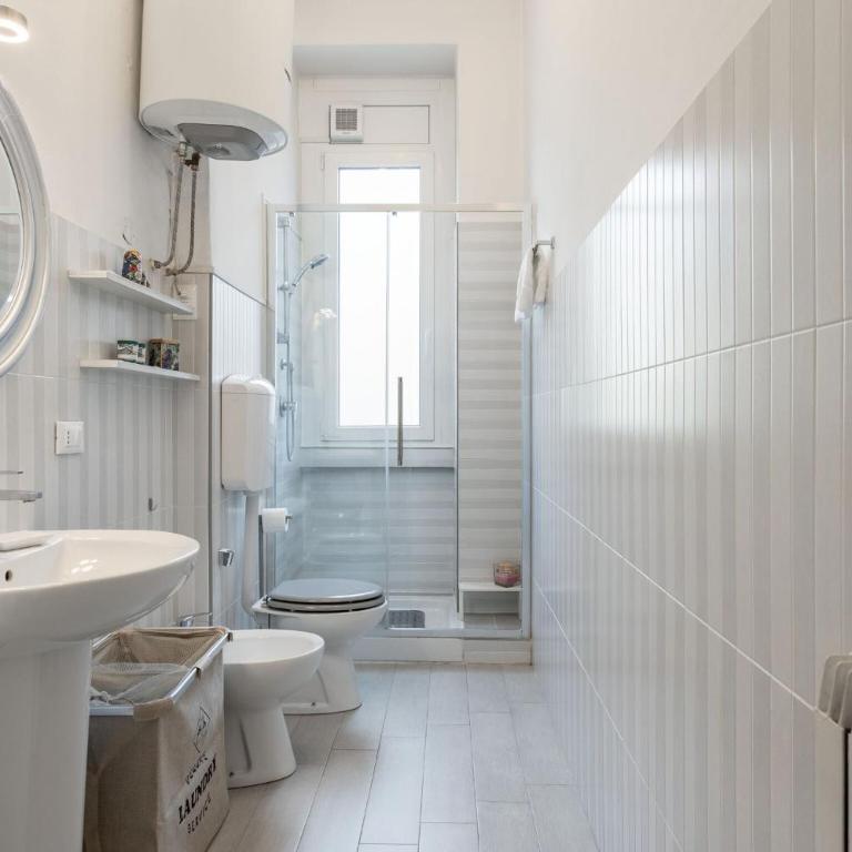 Caracciolo - Elegante Bilocale • Ascensore • Metro Vicina • Wi-Fi - Apartment - 24