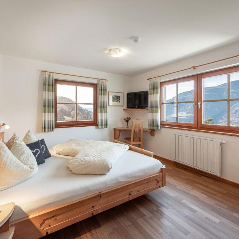 Sonnenschein Moarlhof Kastelruth - Two-Bedroom Deluxe Apartment with Garden View - 1